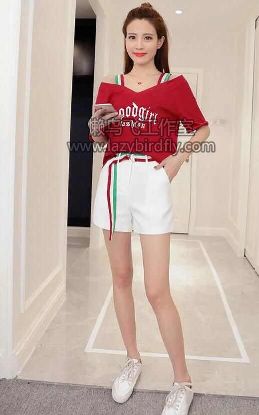 夏季新款韩版休闲露肩字母T恤+白色短裤两件套装